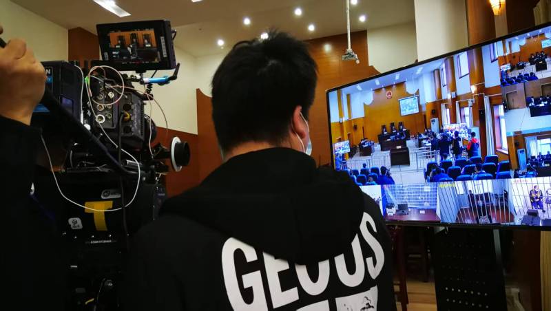 AI生成VS人工创意——南京广告片拍摄公司的技术浪漫主义实践